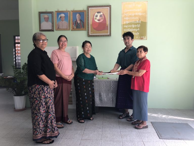 ミャンマー・ヤンゴンでの活動報告。NGO事務所でのボランティア治療や、足の痛みを訴える僧侶への急患対応における重要な鑑別診断（第5中足骨骨折疑い・カイロプラクティック適応外の判断）について解説します。現地の食事や文化の様子もあわせて紹介。